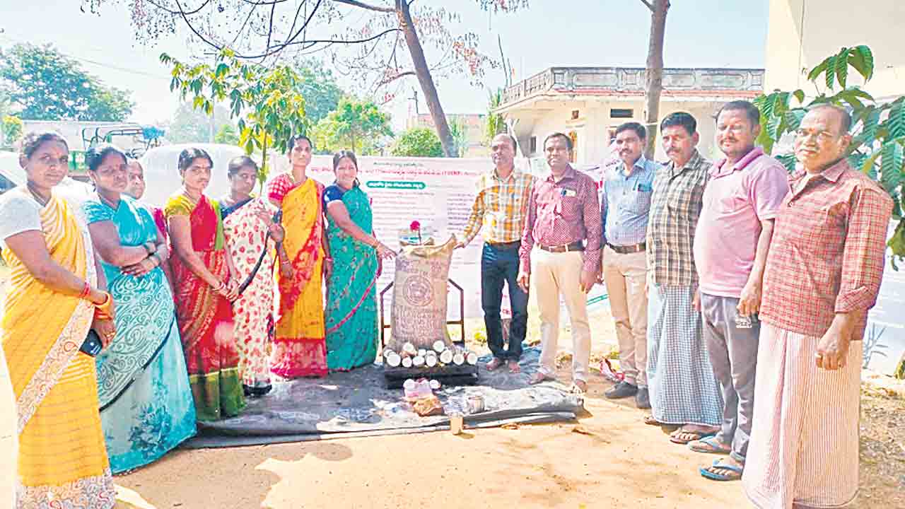 ధాన్యం కొనుగోలు కేంద్రాలు ప్రారంభం