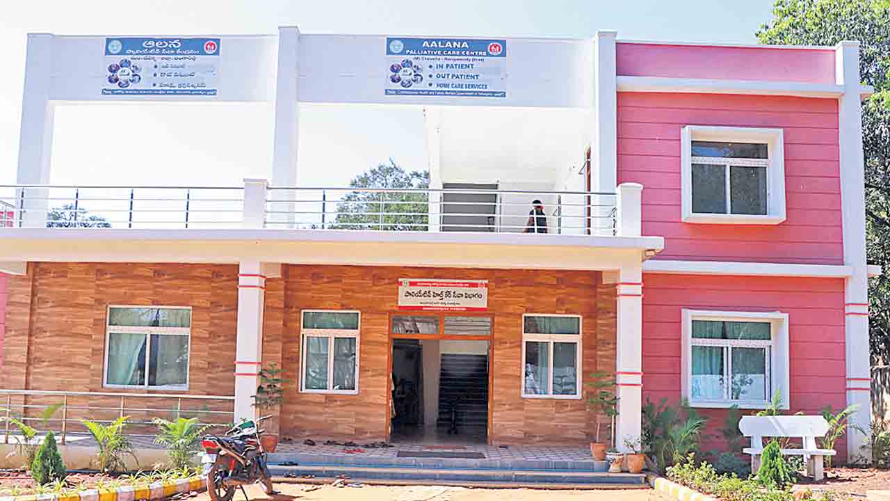 అక్కునచేర్చుకొని సాంత్వన చేకూర్చి..