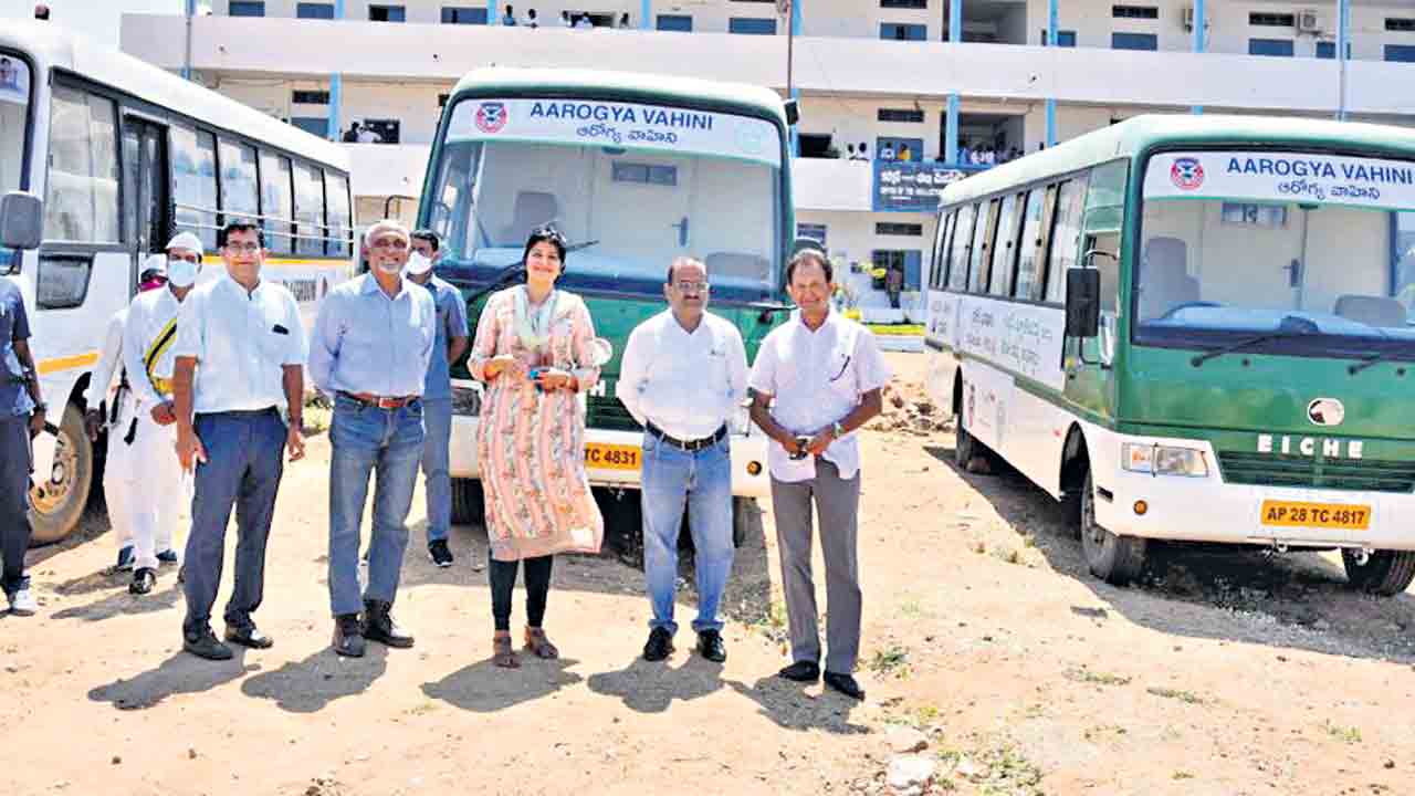 పల్లెకే వాహనం.. ఇంటికే మందులు