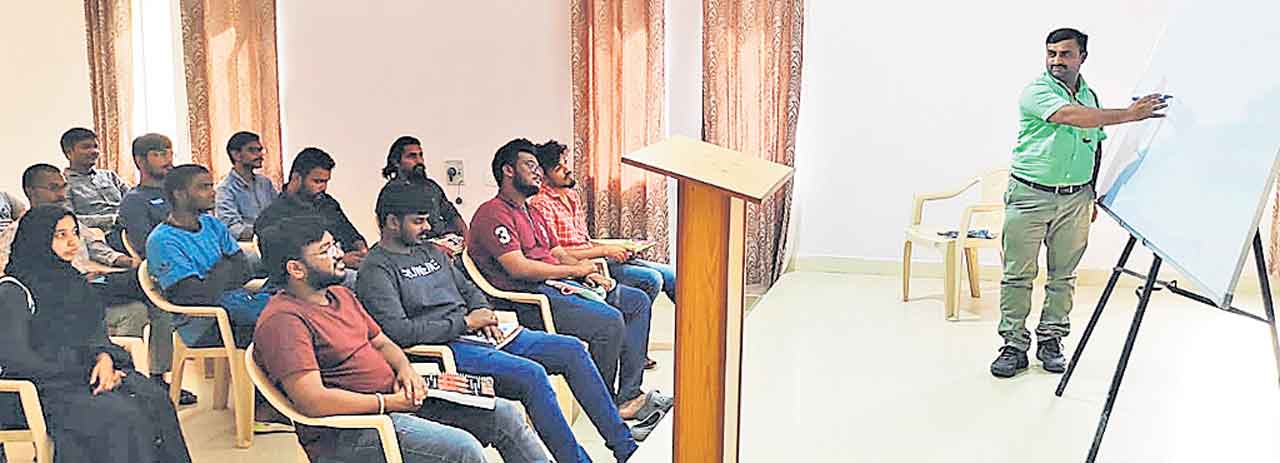 శిక్షణ ఉచితం సాధించాలి ఉద్యోగం