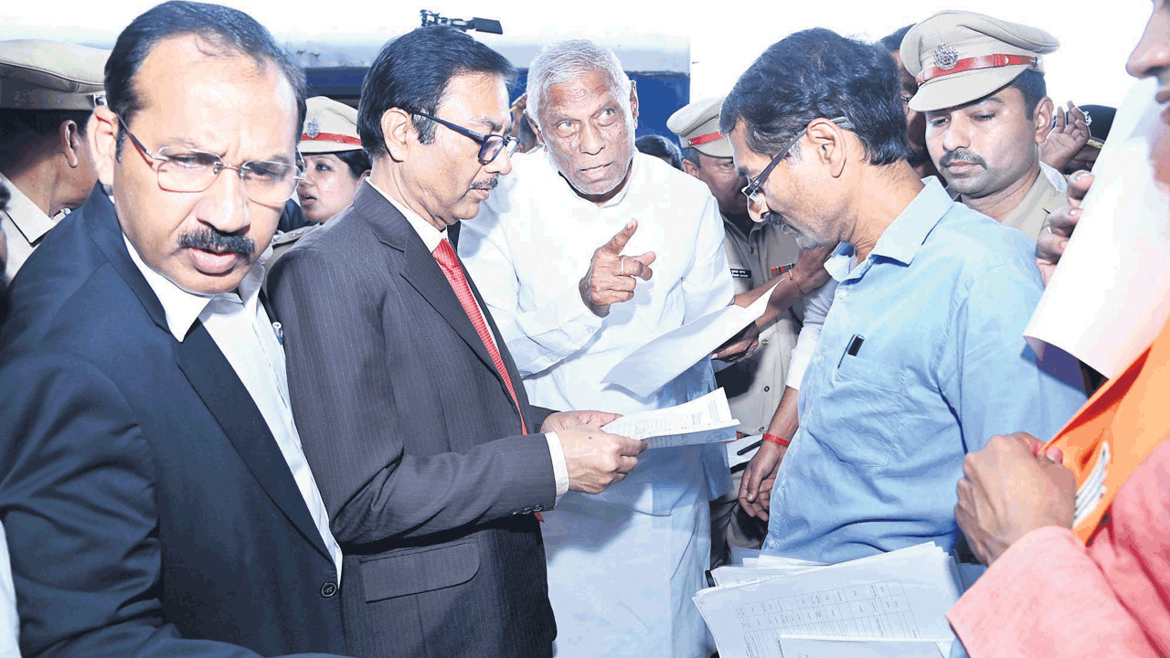 దక్షిణ మధ్య రైల్వే జీఎంకు వినతుల వెల్లువ