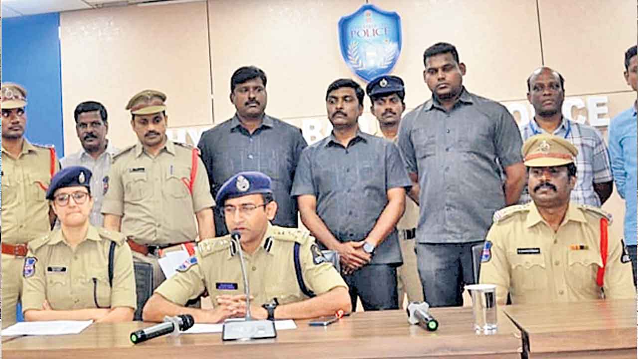 సిటీలో దొంగతనం.. గ్రామాల్లో విక్రయం