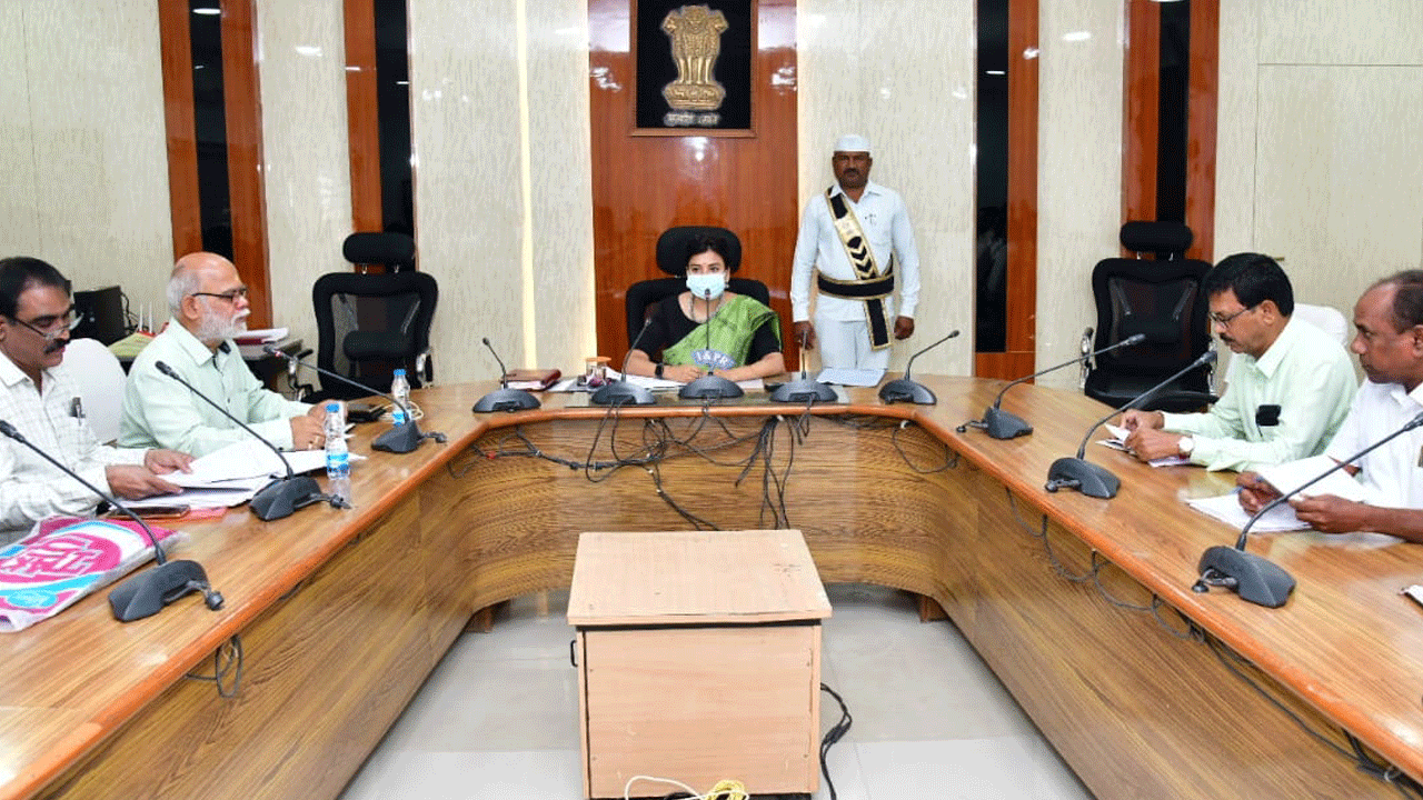 మన ఊరు-మన బడి పనుల్లో వేగం పెంచాలి