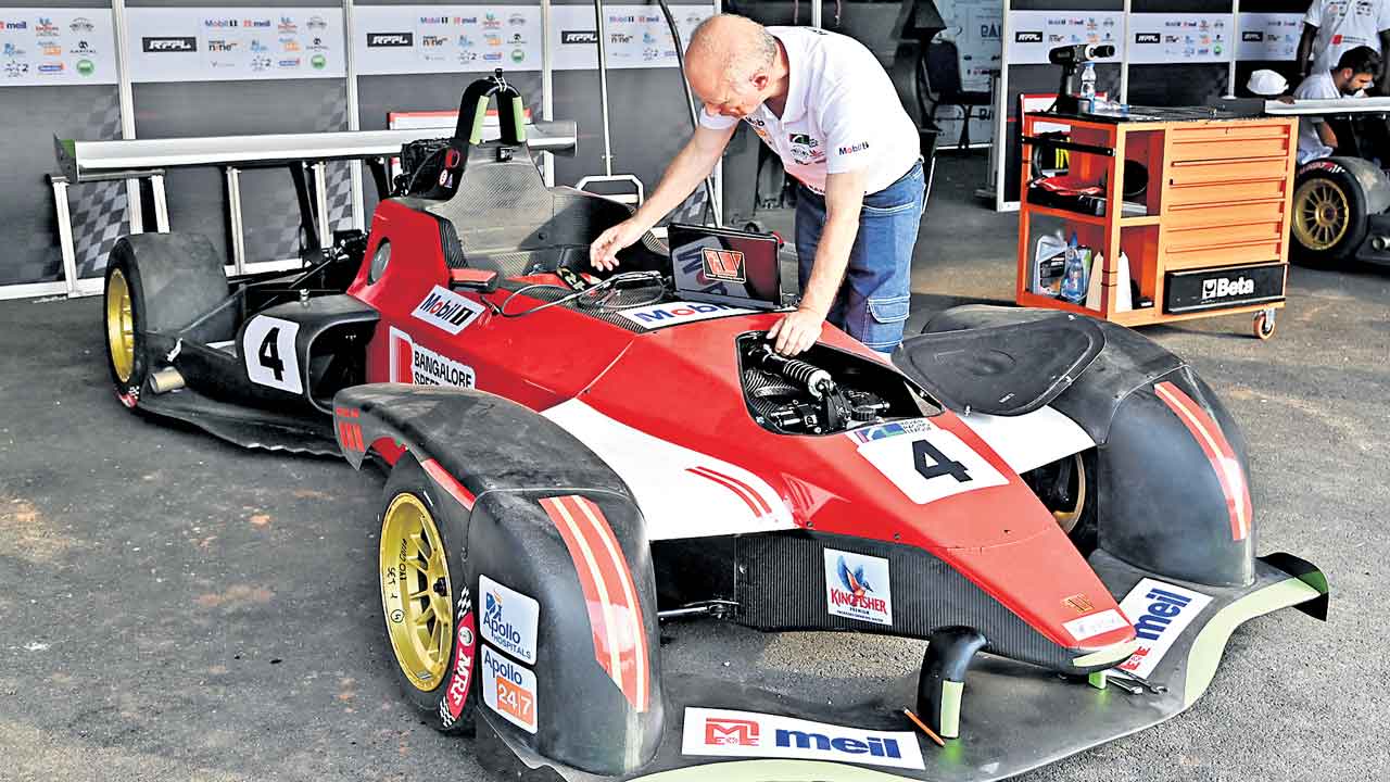 ఉర్రూతలూగించేలా..