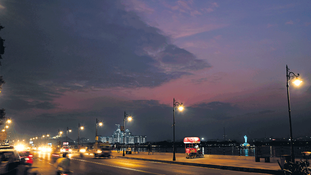 భూ లావాదేవీల్లో మనమే ఫస్ట్‌