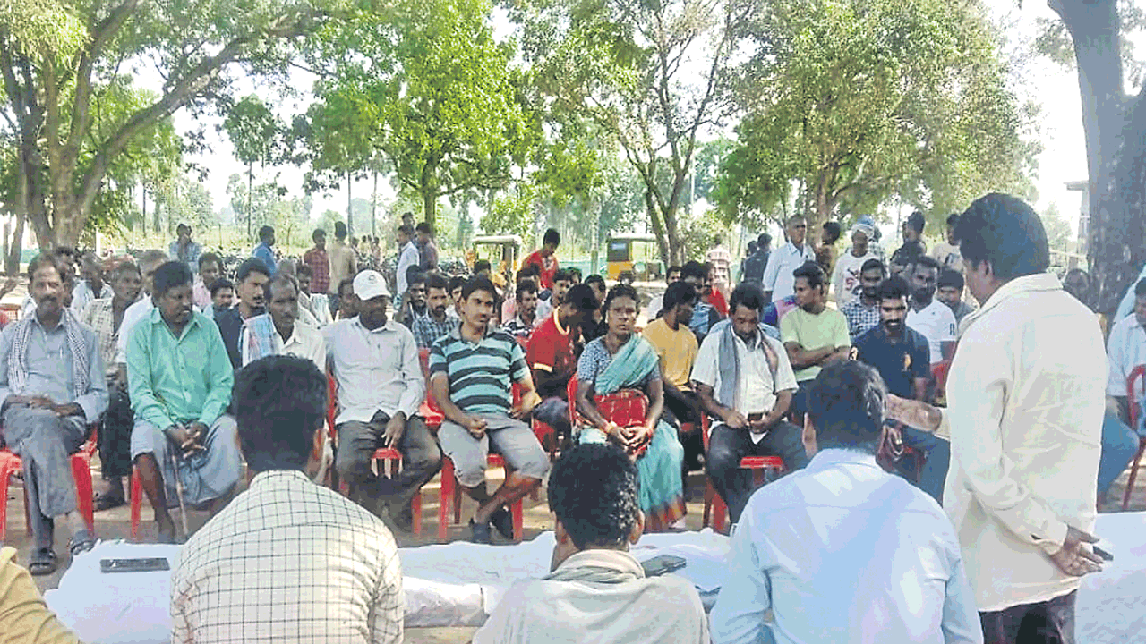 గొత్తికోయల గ్రామ బహిష్కరణ