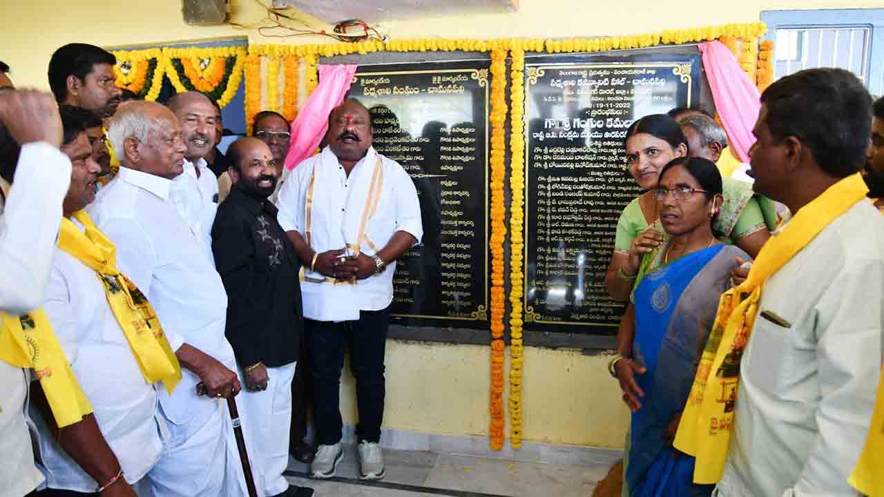 నేతన్నల జీవితాల్లో వెలుగులు