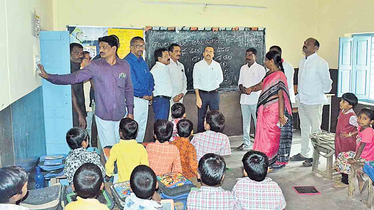 నాణ్యతతో పనులు పూర్తి చేయాలి