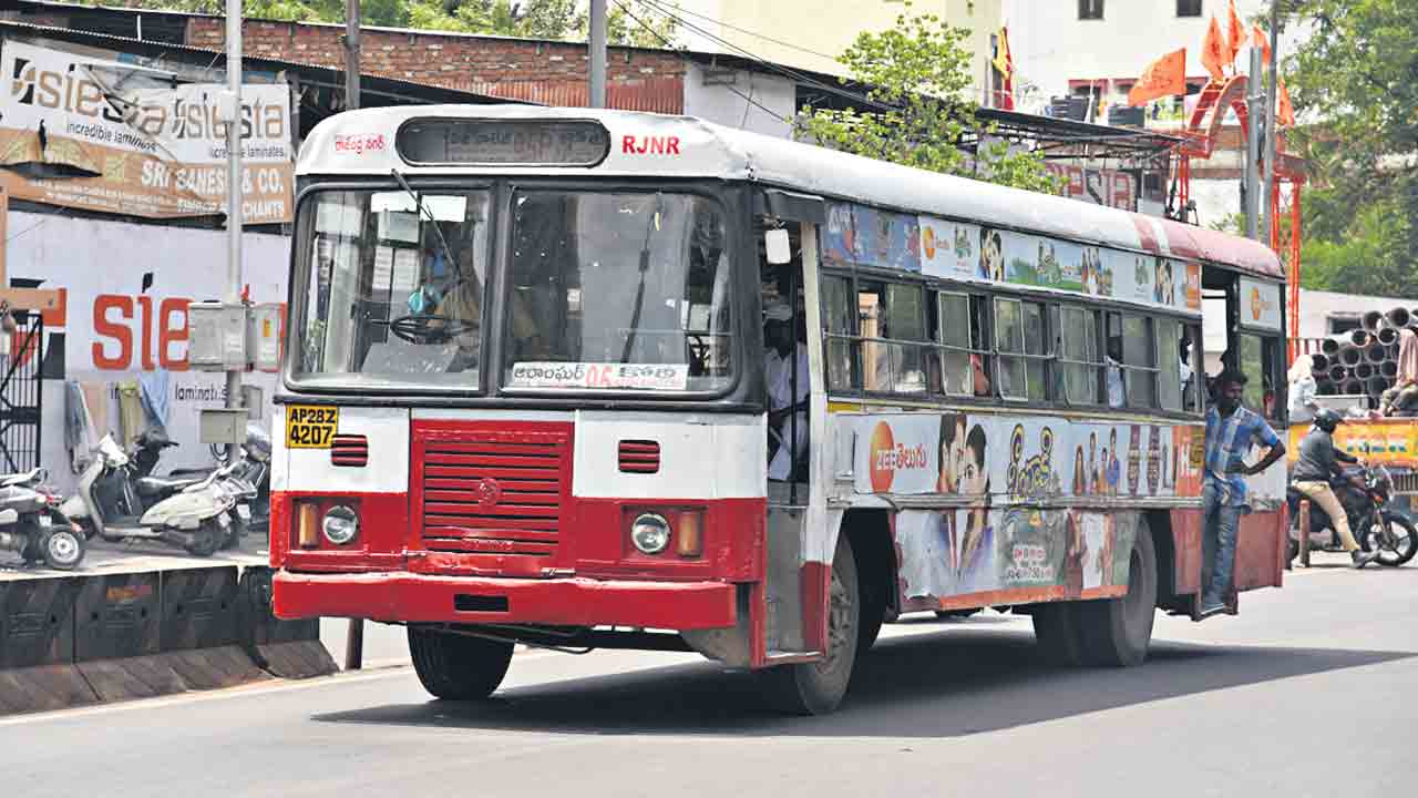 సిటీకి మరో 1020 బస్సులు