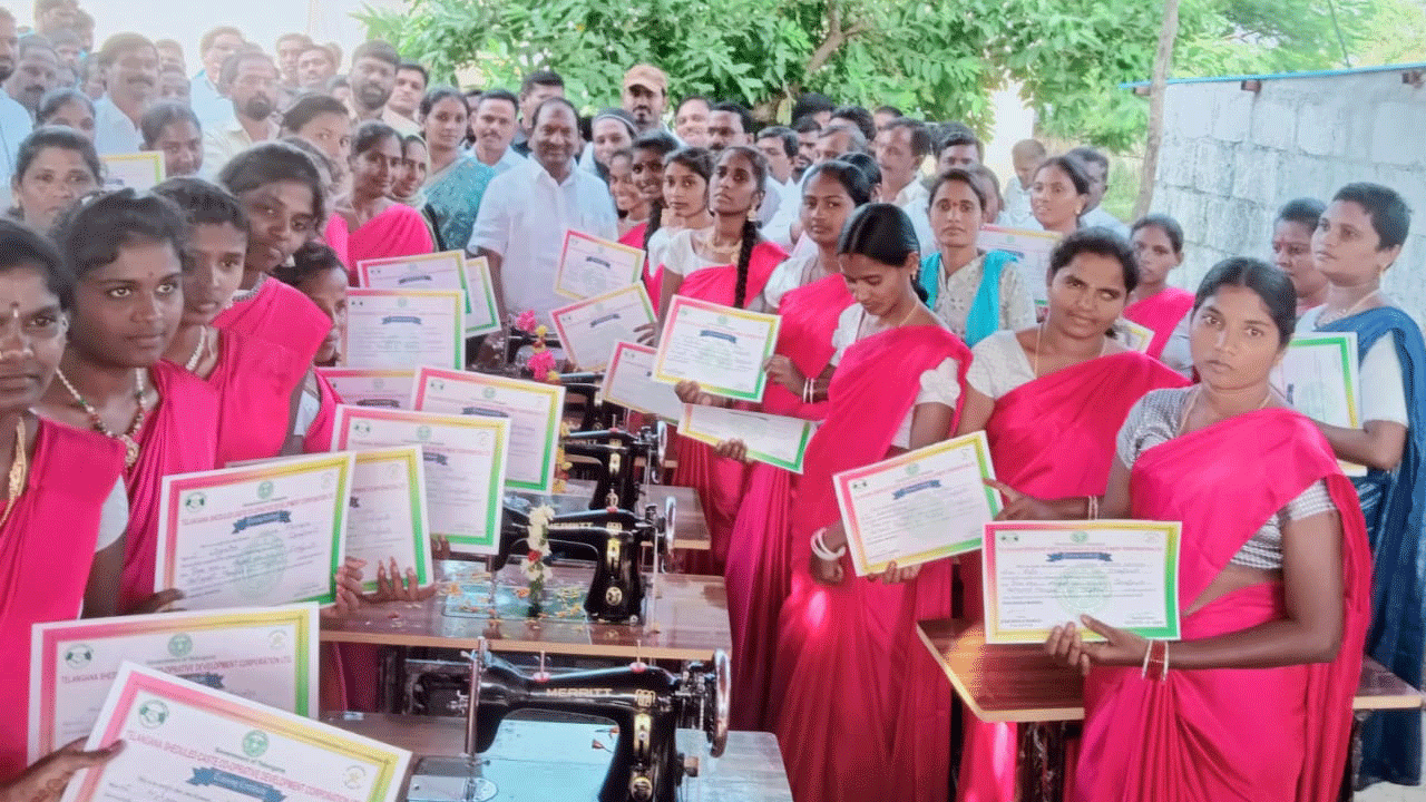 దళితుల సంక్షేమానికి పెద్దపీట