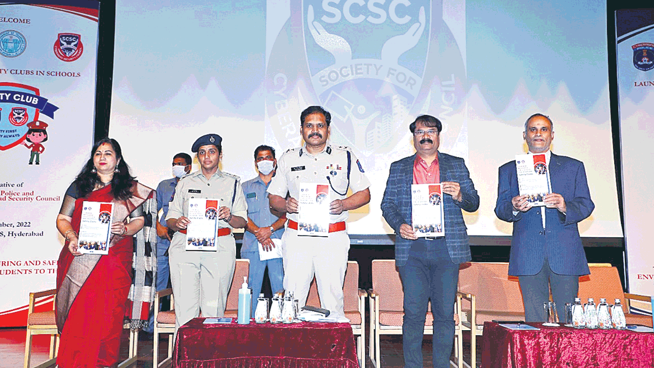 చిన్నారుల కోసం సేఫ్టీక్లబ్‌లు