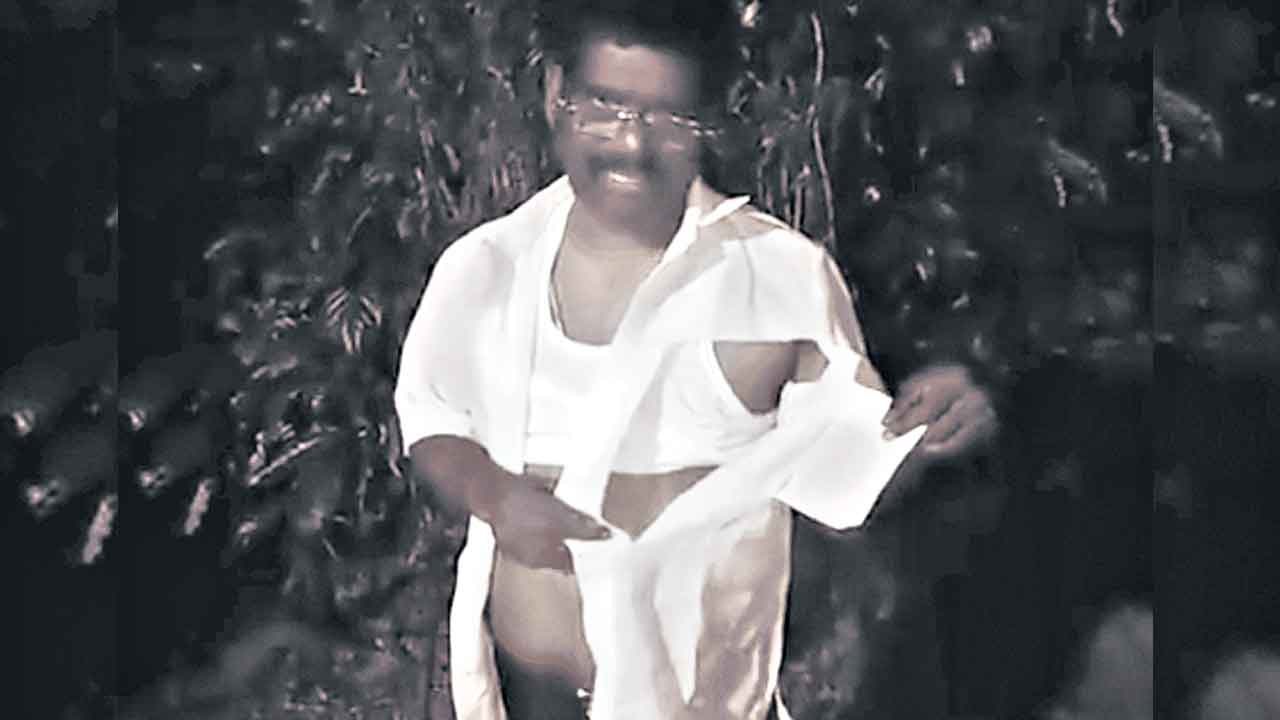 బీజేపీ ఎమ్మెల్యేకి దేహశుద్ధి