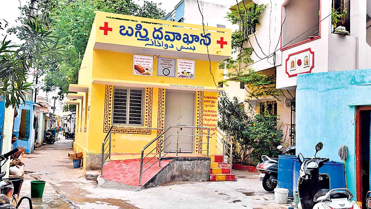 బస్తీకి ఆరోగ్య భరోసా..  ప్రతి వార్డుకు రెండు టార్గెట్‌ 300 బస్తీ దవాఖానలు