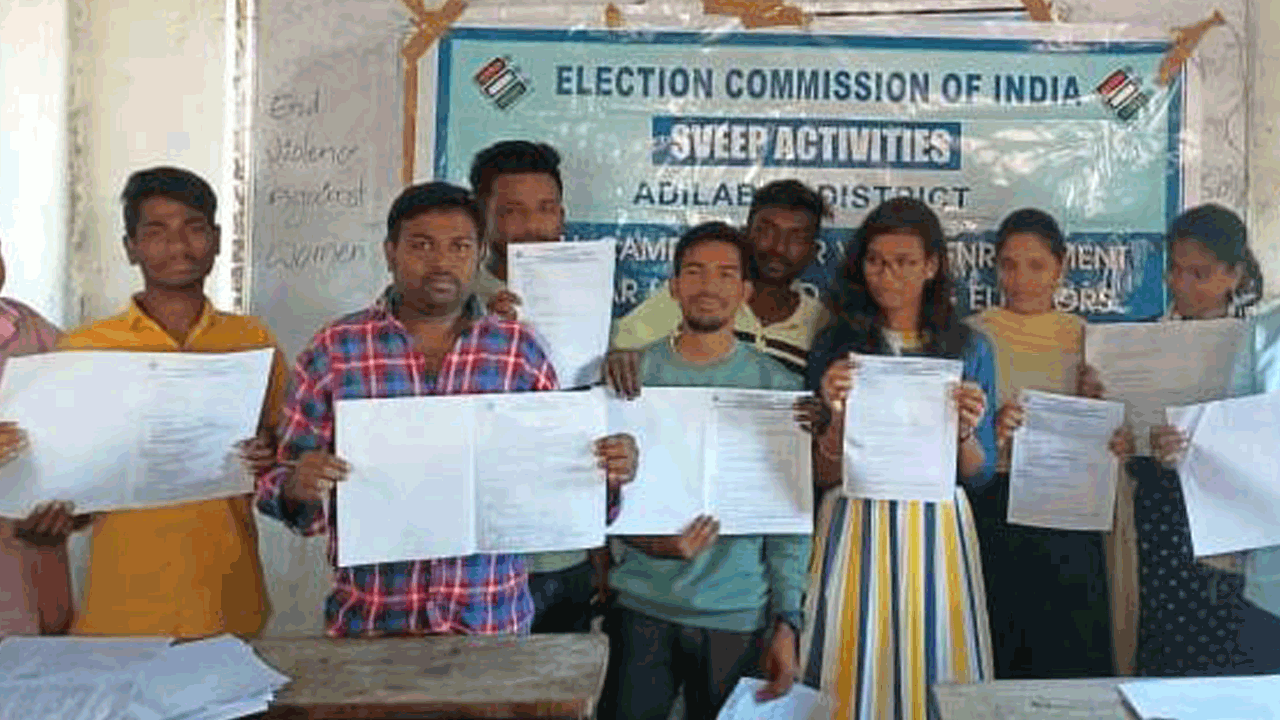 వయోజనులను ఓటర్లుగా నమోదు చేయాలి