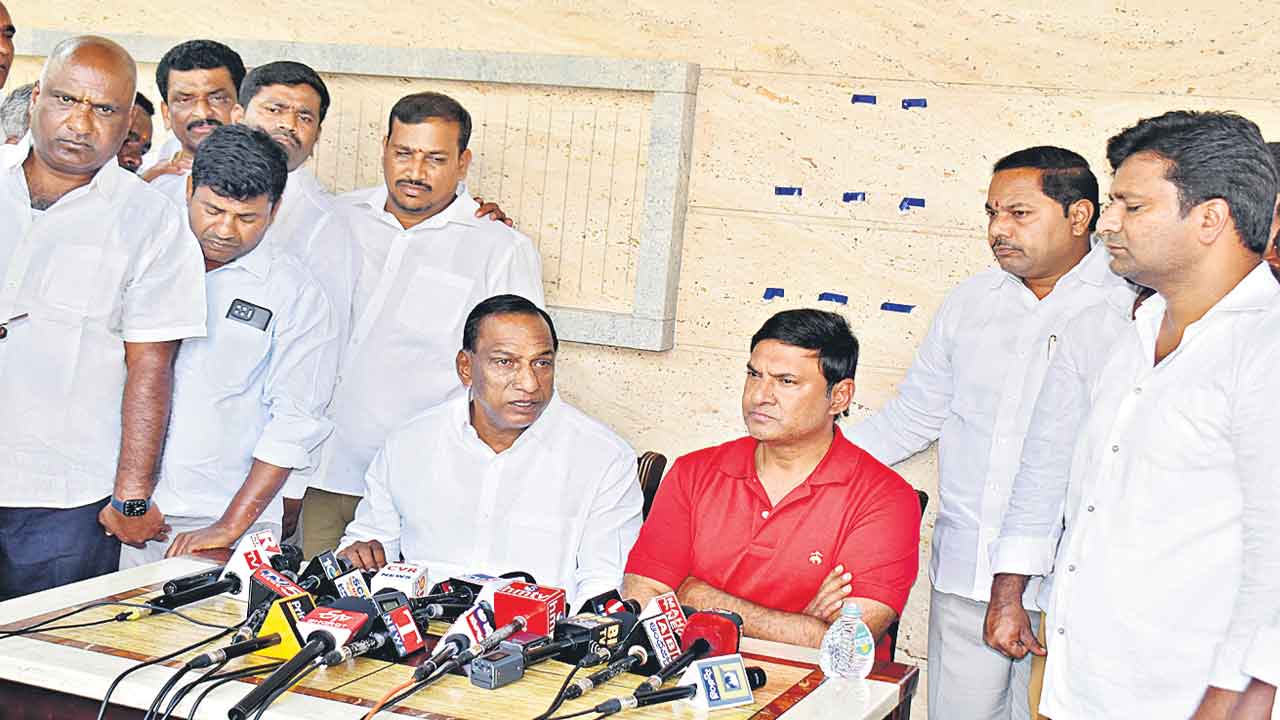 ఐసీయూలో ఉండగా సంతకాలా?