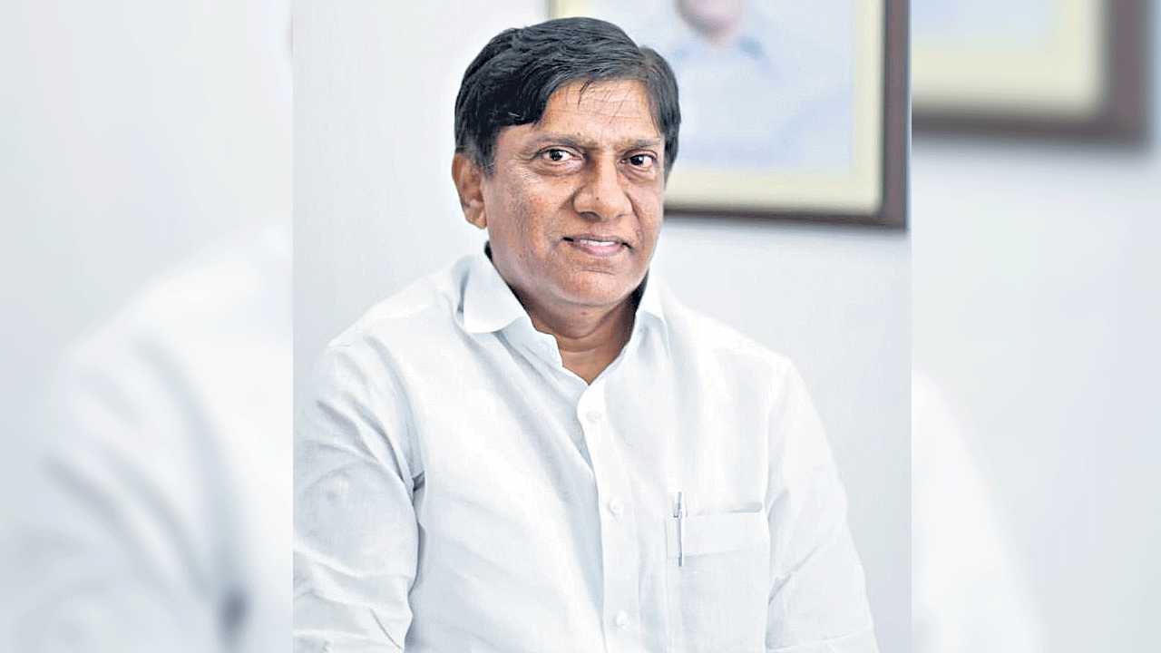 అక్కడో మాట.. ఇక్కడ మరో మాటా?