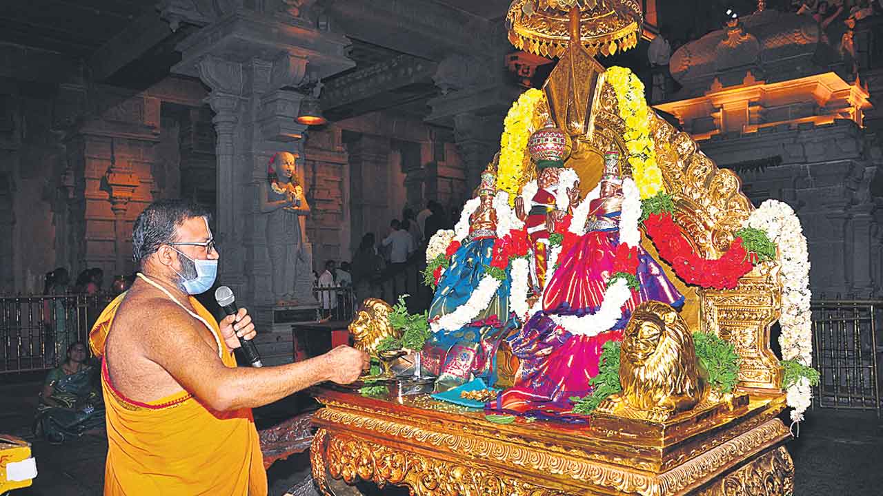 లక్ష్మీనృసింహుడికి సుప్రభాత సేవ