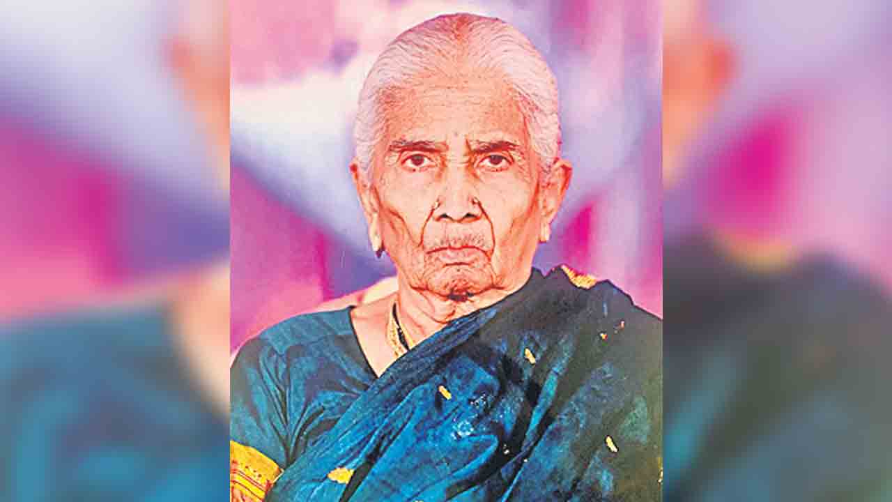 విప్ గంప గోవర్ధన్కు మాతృవియోగం