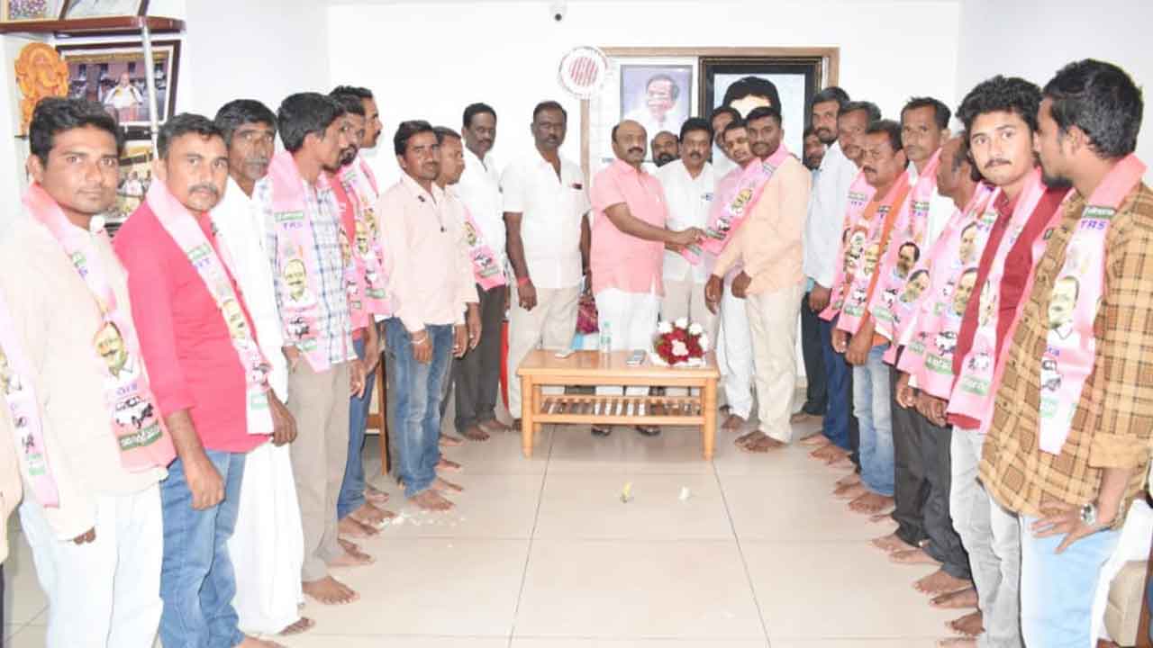 ప్రభుత్వ సంక్షేమ కార్యక్రమాల‌తో పార్టీలో చేరిక‌లు : ఎమ్మెల్యే చల్లా