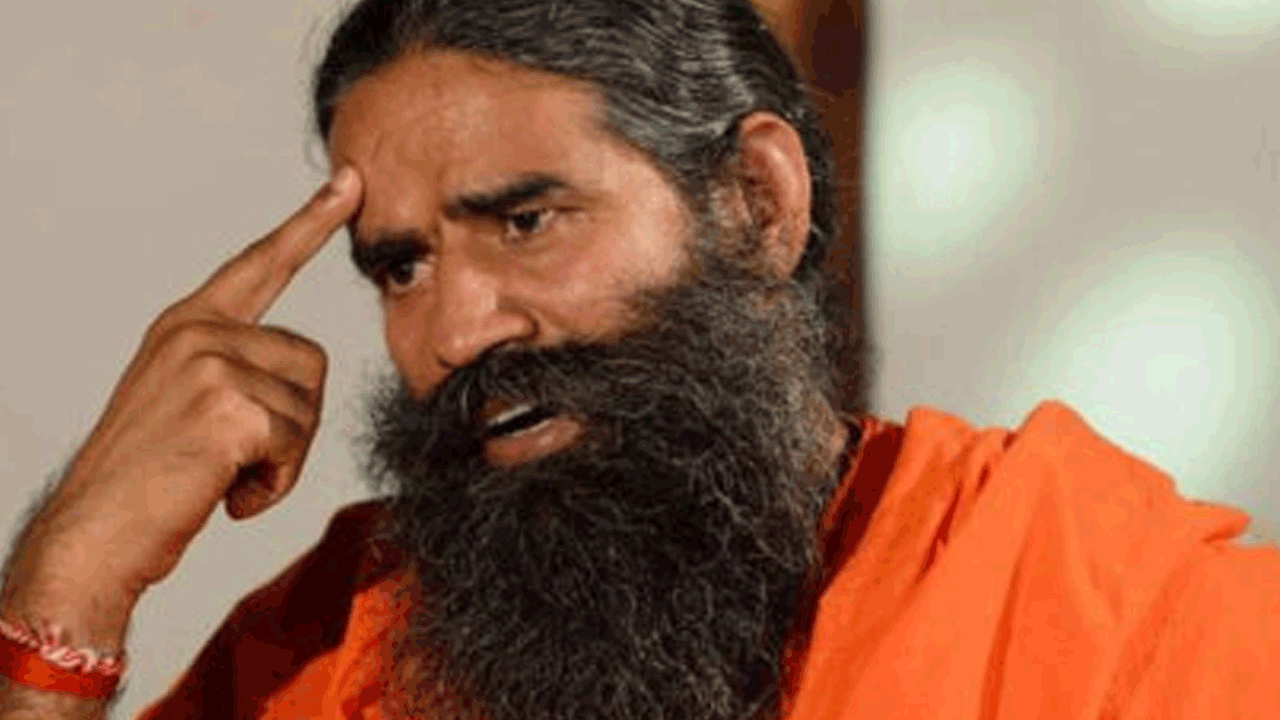 బట్టల్లేకున్నా స్త్రీలు బాగుంటారు: రాందేవ్‌