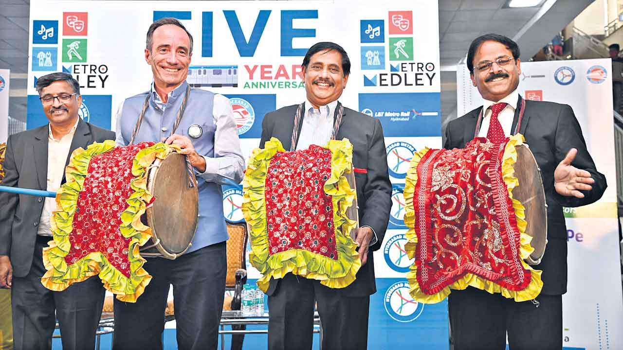 పాంచ్‌ పటాకా.. మెట్రో ధమాకా