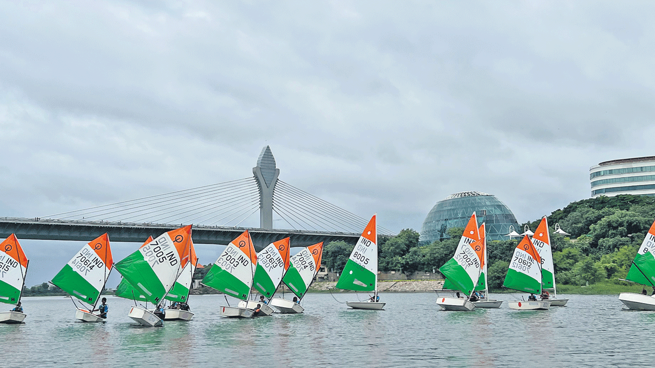 దుర్గంలో జలక్రీడలు 