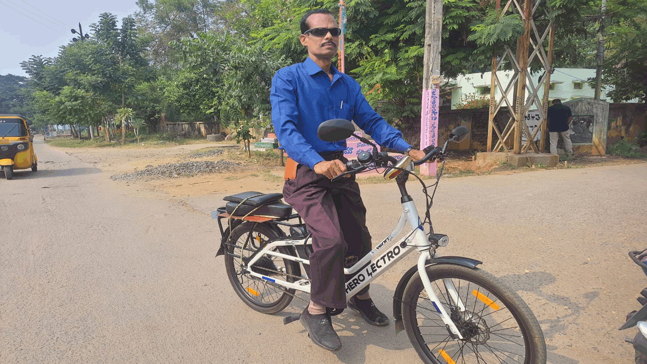 తొక్కినా వెళ్తుంది.. తొక్కకపోయినా వెళ్తుంది..!