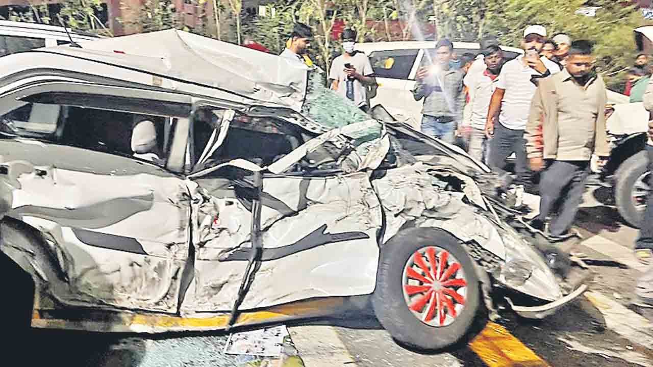 పుణెలో లారీ బీభత్సం