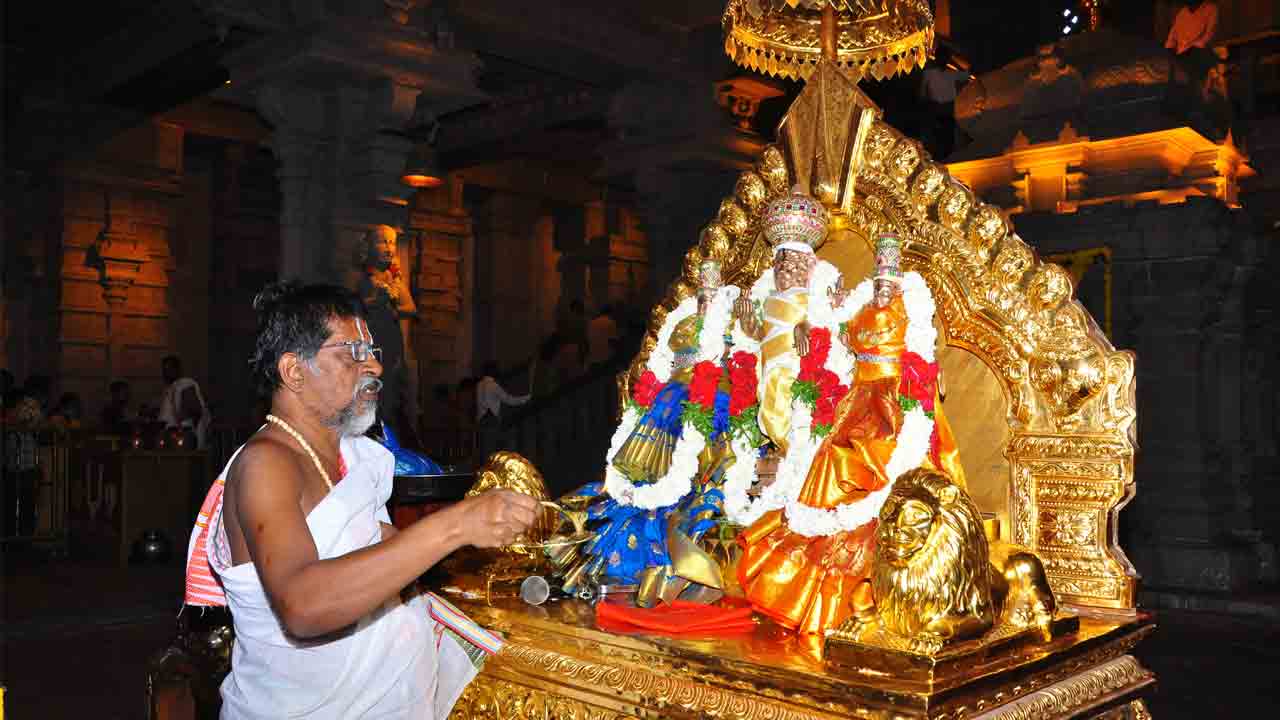 స్వయంభూ నారసింహుడికి నిత్యార్చనలు