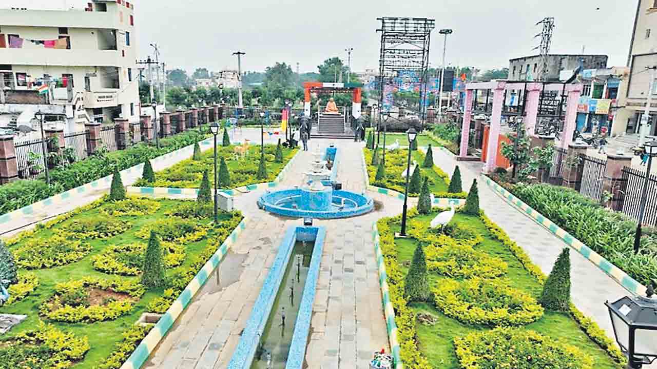 పచ్చదనంతో.. ఆలోచనాత్మకంగా