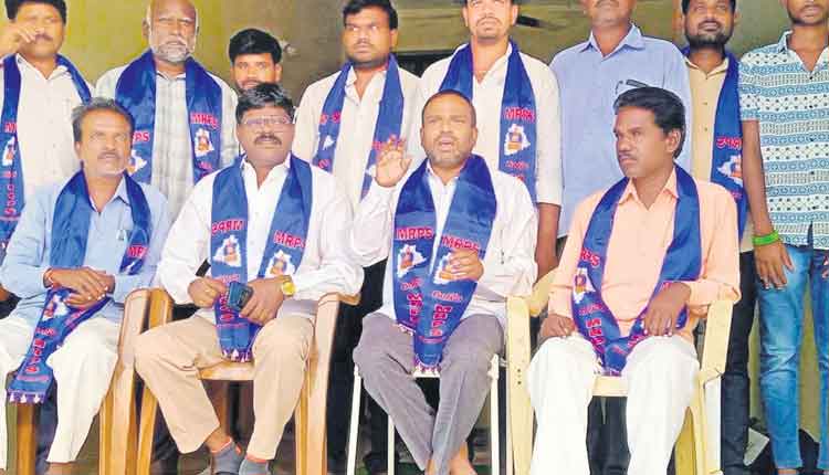 మనువాద బీజేపీని ఓడించాలి