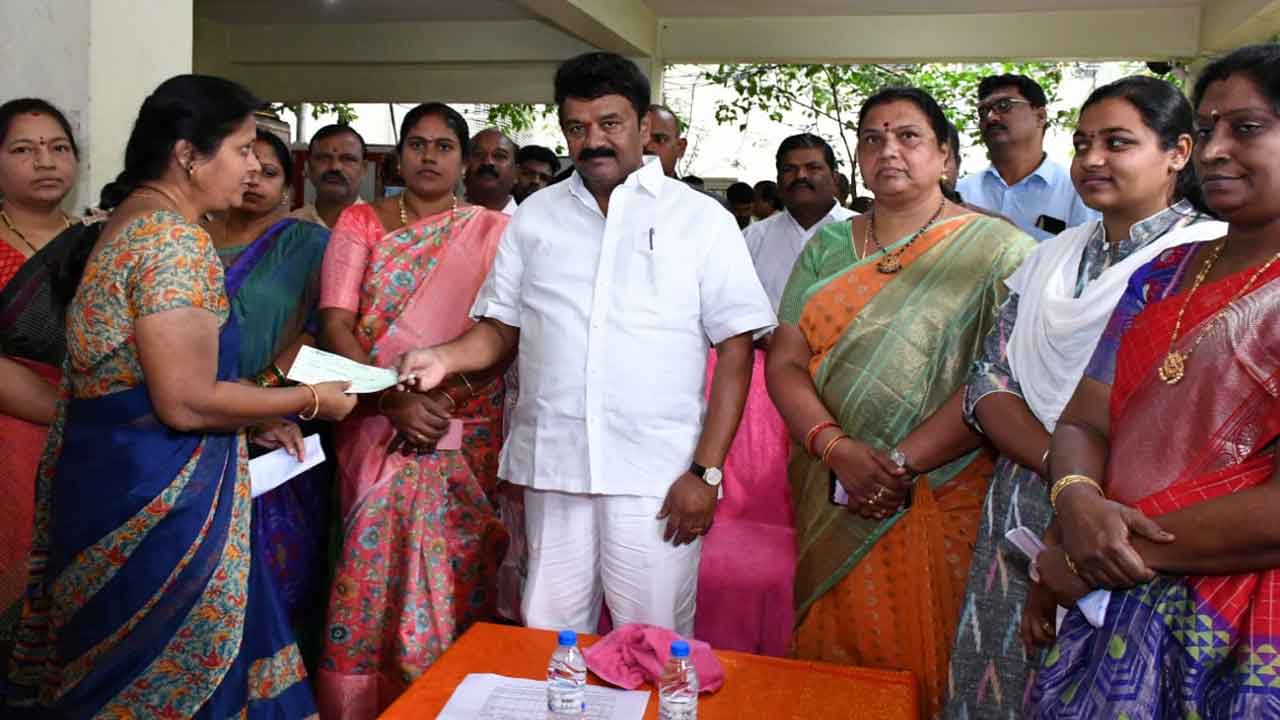 అభివృద్ధి, సంక్షేమ కార్యక్రమాల అమలులో తెలంగాణ ఆదర్శం : మంత్రి తలసాని