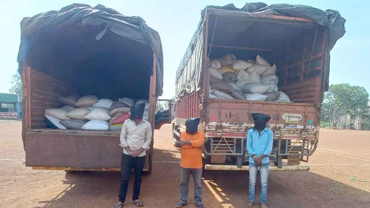 300 క్వింటాళ్ల రేషన్‌ బియ్యం పట్టివేత