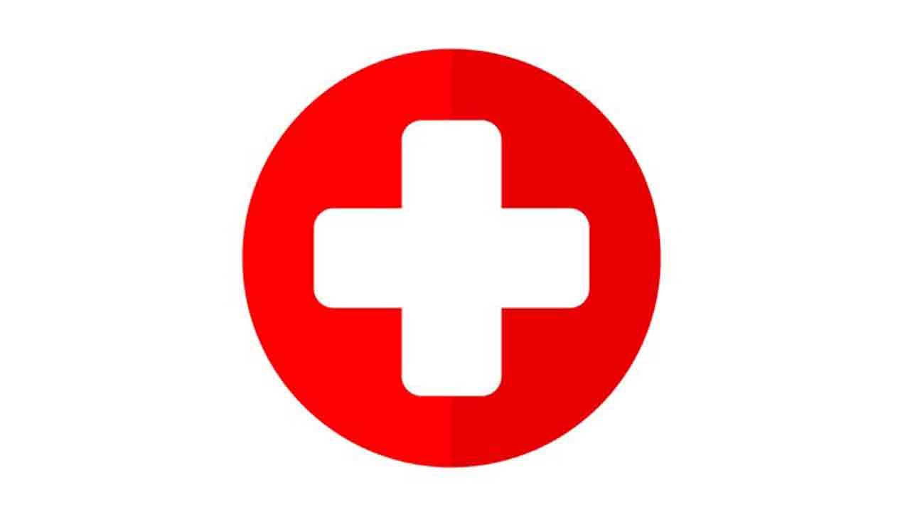 విద్యార్థినులకు హెల్త్‎కిట్లు