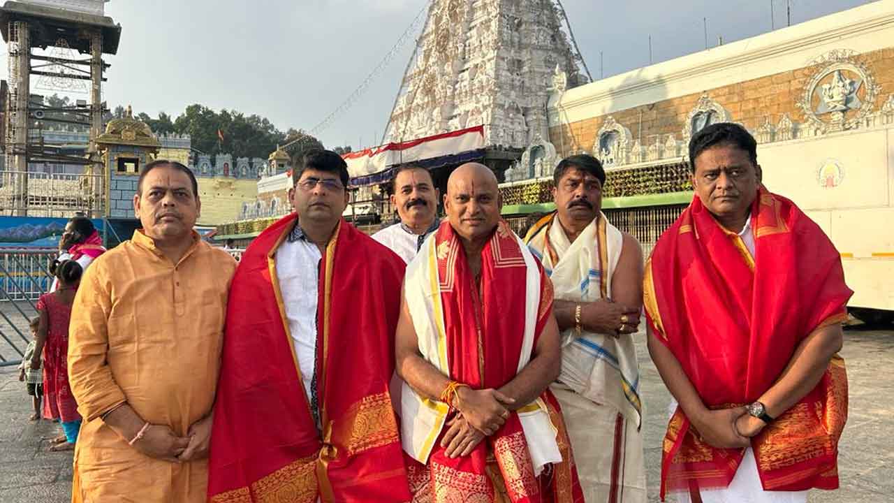 తిరుమల శ్రీవారిని దర్శించుకున్న రామగుండం ఎమ్మెల్యే