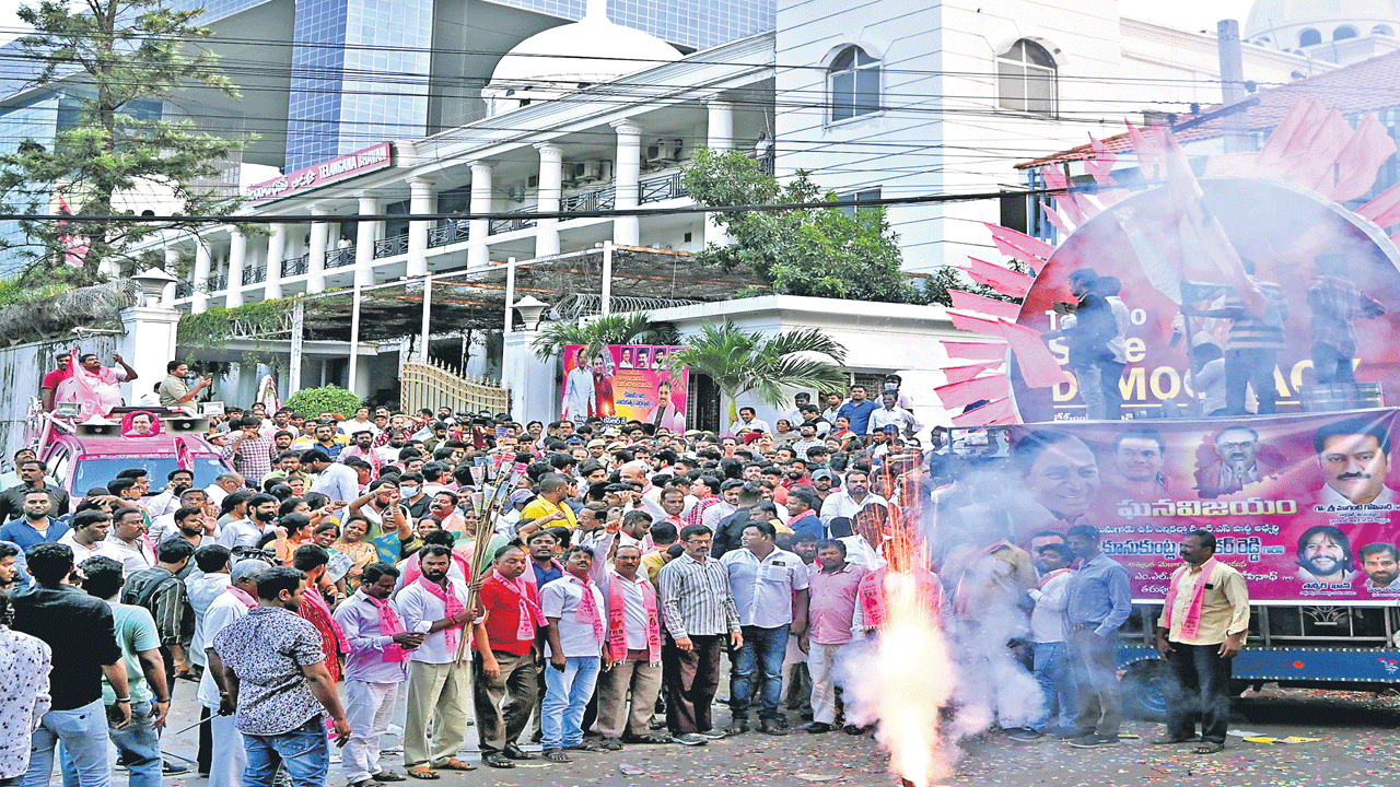 కుట్ర రాజకీయాలకు హెచ్చరిక