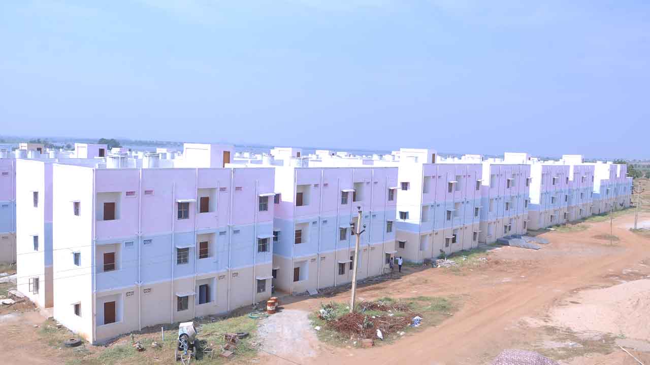 జోగుళాంబ గద్వాల జిల్లాకు1300 డబుల్‌ బెడ్రూం ఇండ్లు