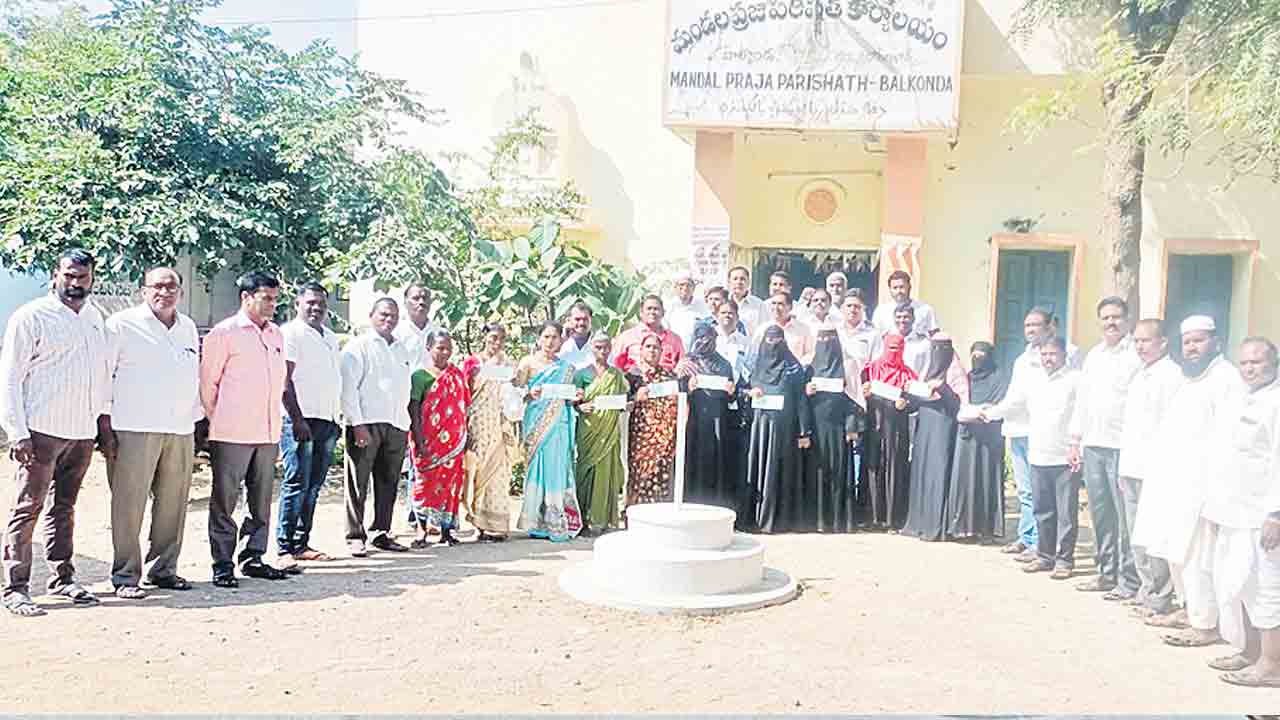 కల్యాణలక్ష్మి, షాదీముబారక్‌ చెక్కుల పంపిణీ