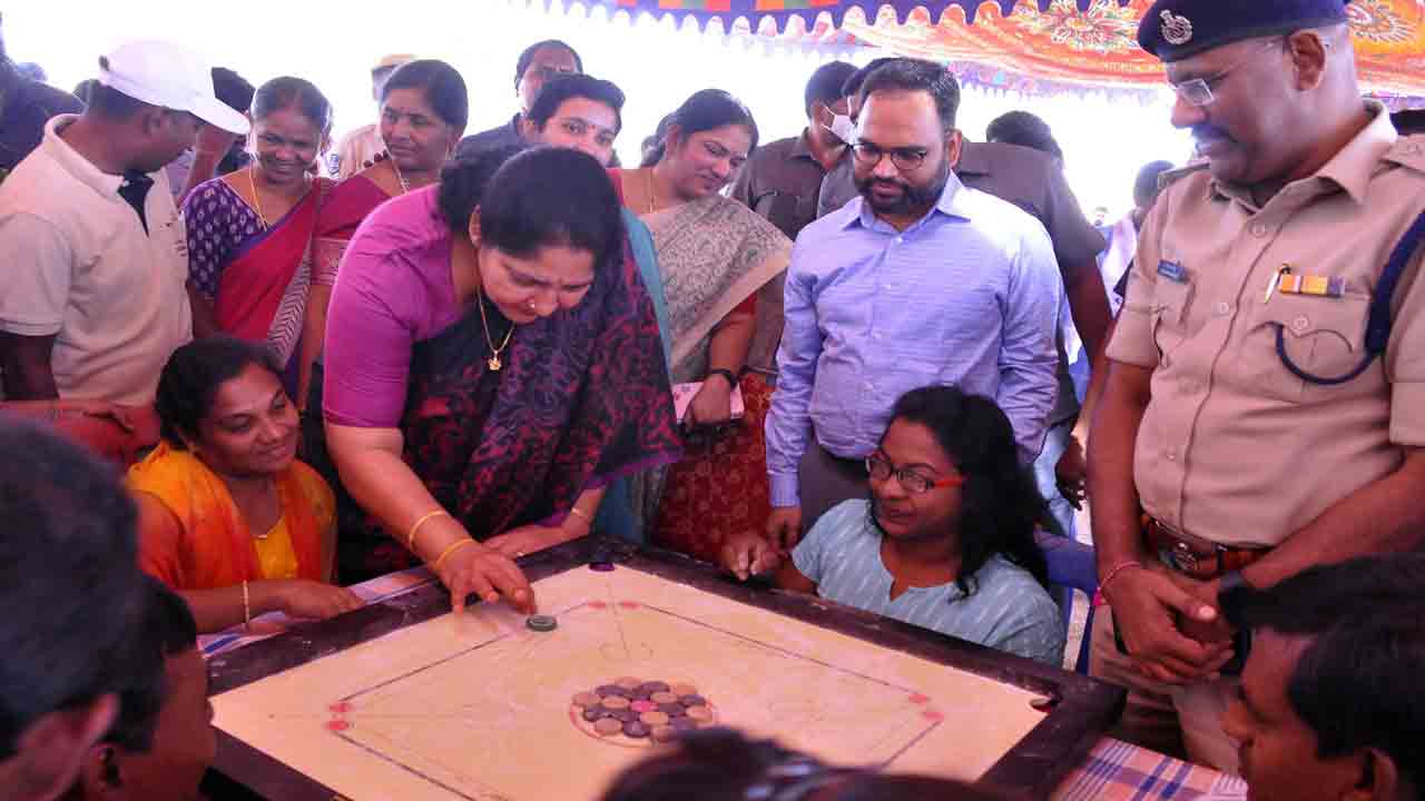 దివ్యాంగులతో ఆటలాడి.. ఉత్సాహం నింపి