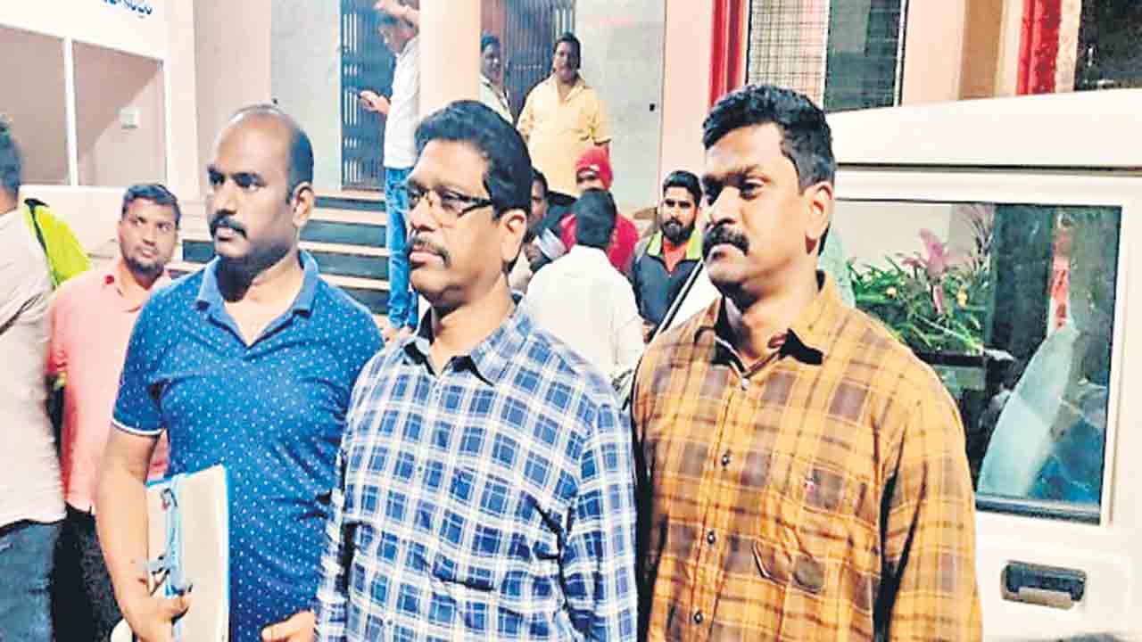 ఏసీబీకి చిక్కిన మున్సిపల్‌ కమిషనర్‌