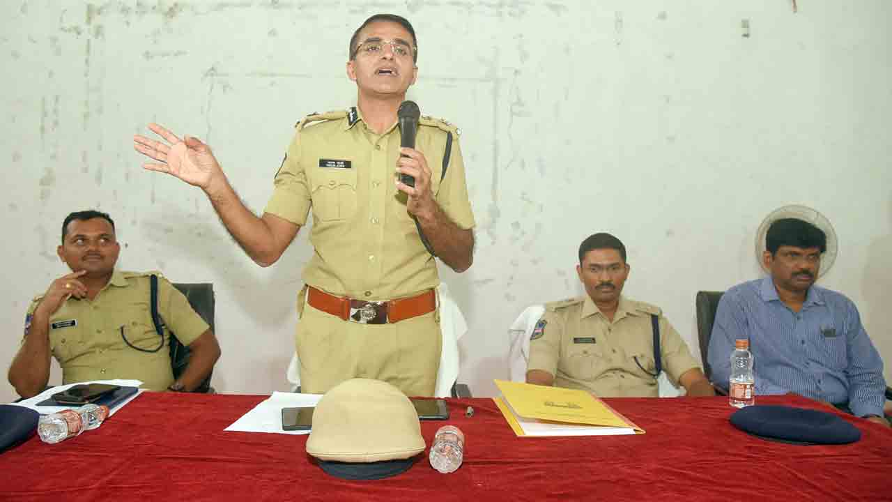 మానవ హక్కులను పరిరక్షించాలి