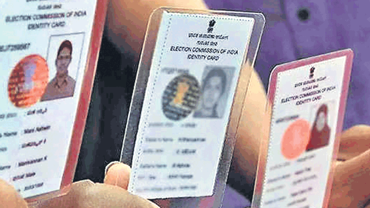 ఓటర్‌ ఐడీ స్కామ్‌లో కేంద్రం.. డాటా తస్కరణలో మోదీ సర్కార్‌ హస్తం
