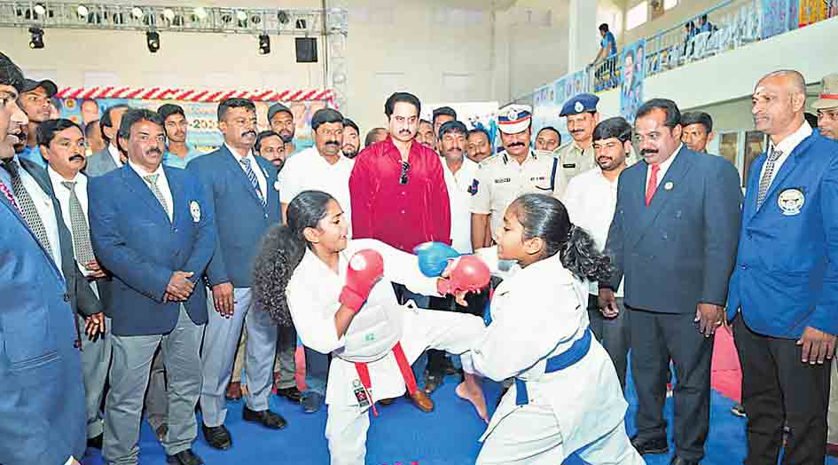 కరీంనగర్‌లో జాతీయ స్థాయి కరాటే పోటీలు