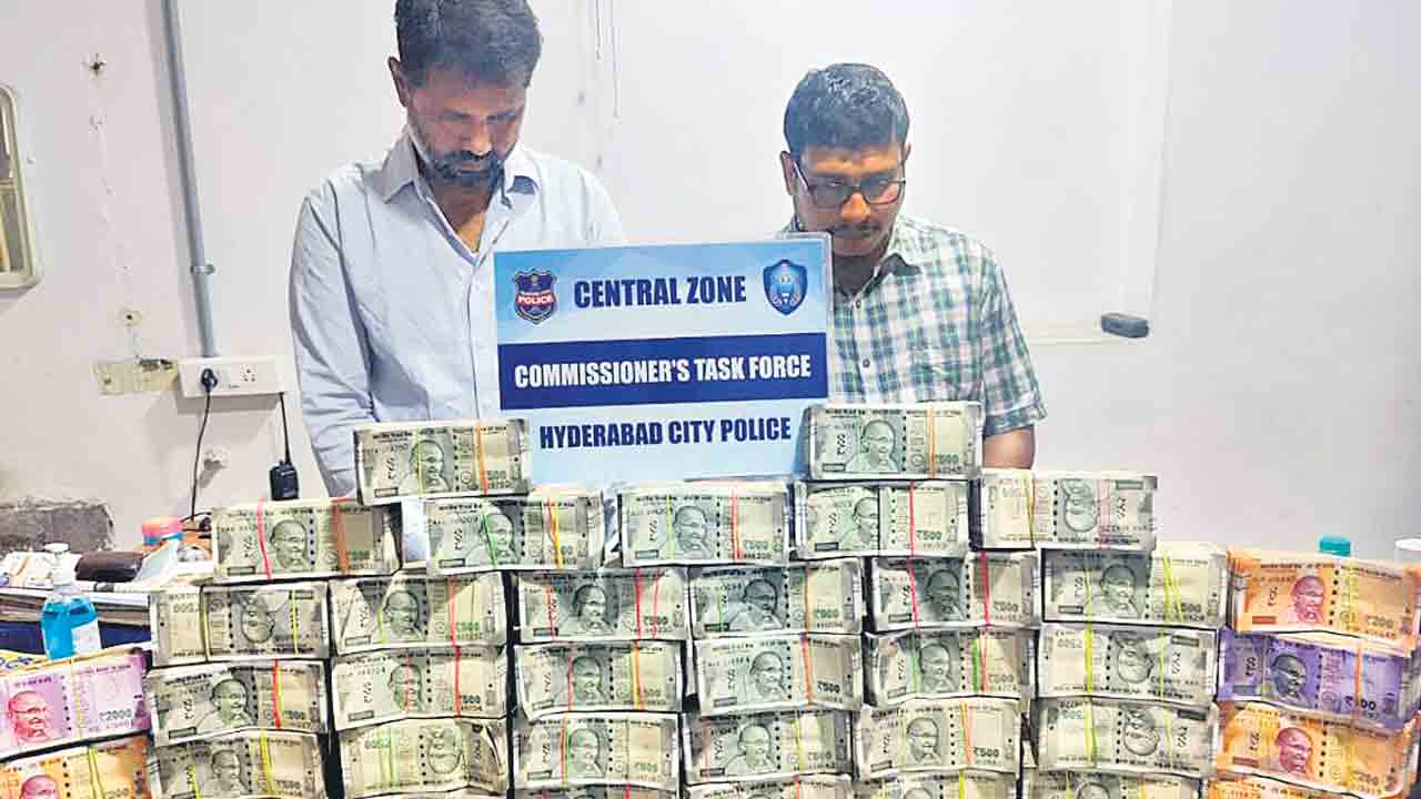 కోటి 27లక్షల నగదు పట్టివేత