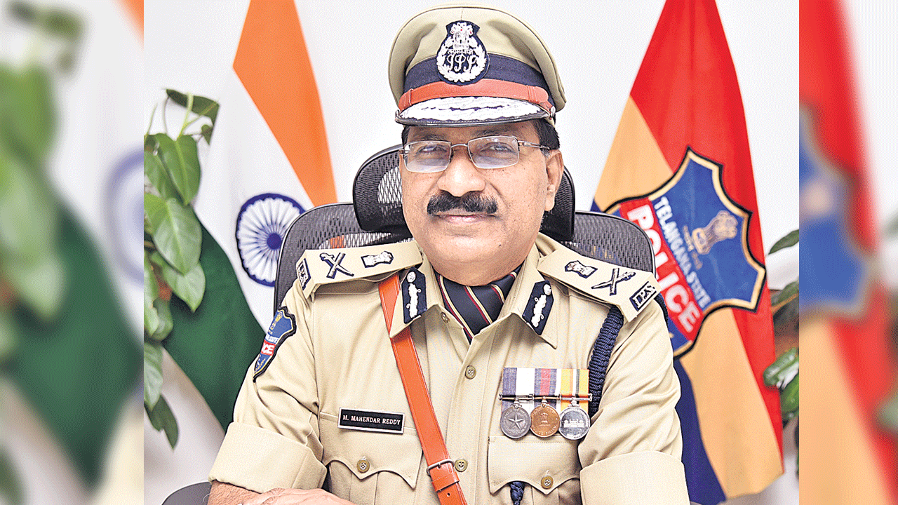 త్వరగా పోలీస్‌ భవనాల నిర్మాణం