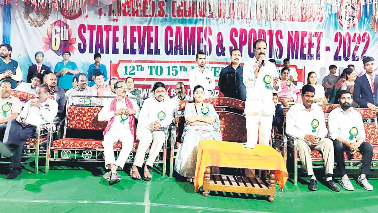 చదువుతోపాటు క్రీడల్లో రాణించాలి..