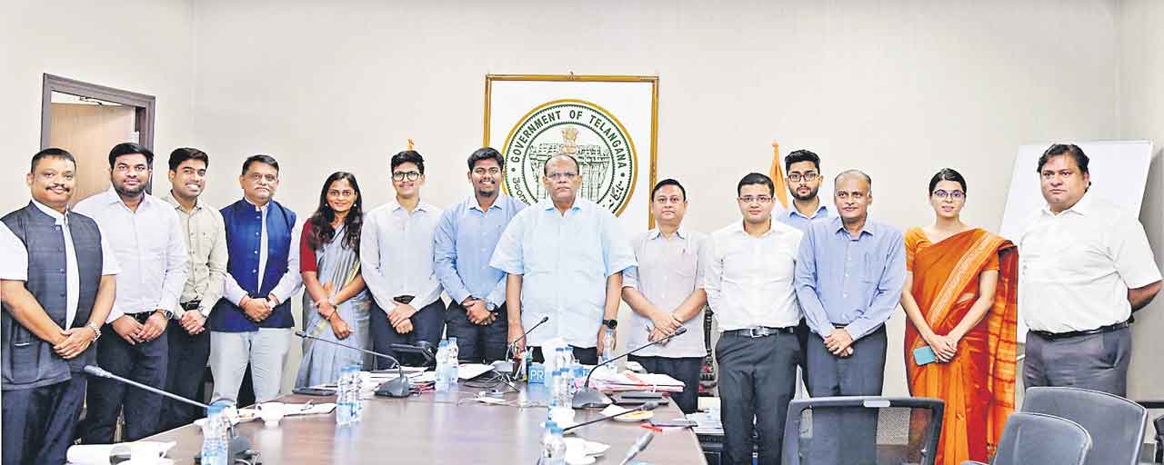 ప్రభుత్వ ప్రాథమ్యాలు గుర్తించి పనిచేయాలి