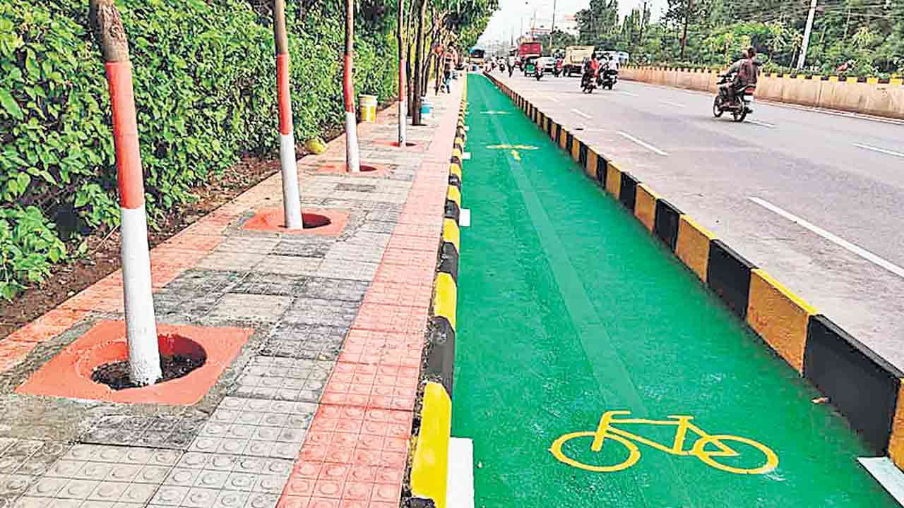 డబుల్‌ డెక్కర్‌పై చూసొద్దాం