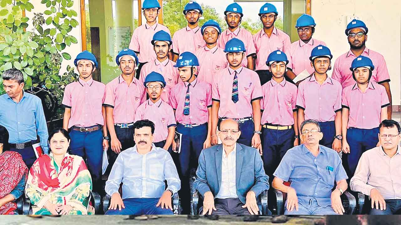 టీఎంఆర్‌ఈఐఎస్‌ విద్యార్థులకు న్యాక్‌ ఇంటర్న్‌షిప్‌