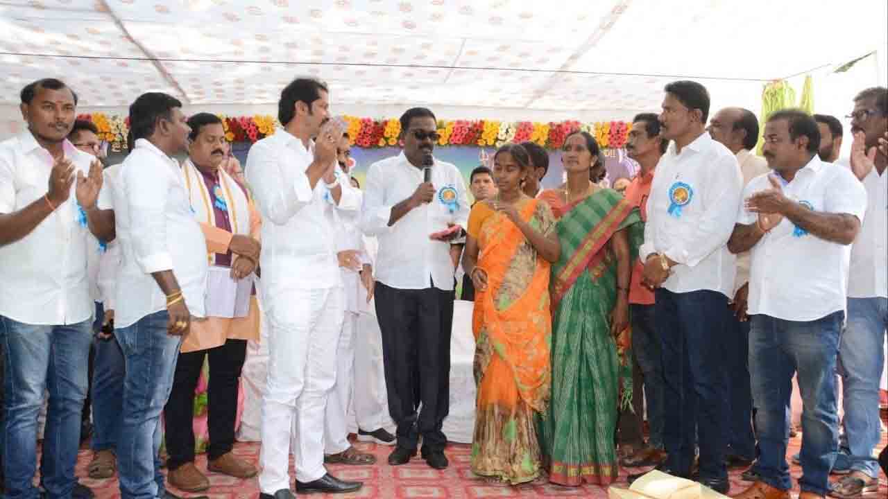 ఐక్యతతోనే అభివృద్ధి సాధ్యం